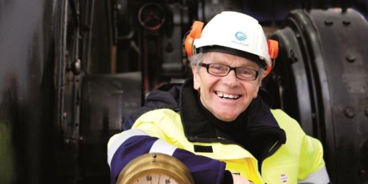 Smiling Statkraft employee with helmet